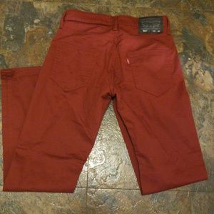 New pair of Levi's maroon